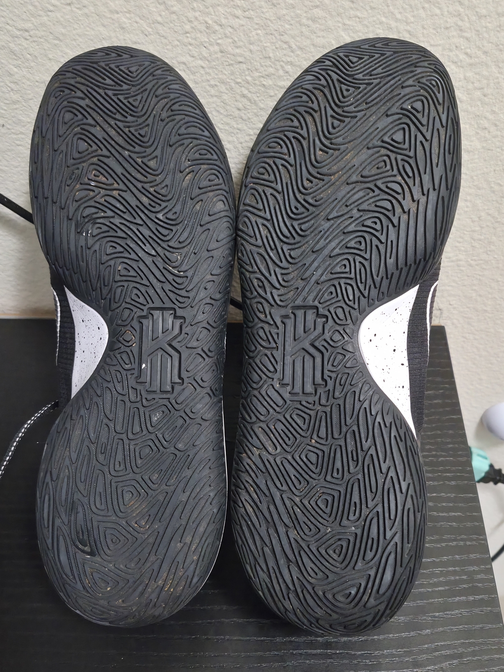 Nike Black and White Basketball Shoes with Speckled Midsole - Picture 4 of 5